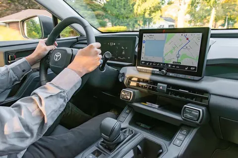 Toyota RAV4: кнопки повертають через скарги на сенсори