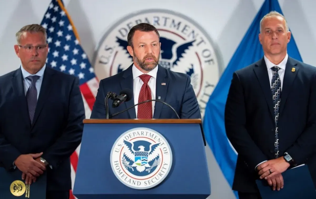 Літак з міністром безпеки США сів на одному двигуні після пожежі