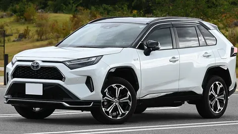 Toyota RAV-4 лідирує на українському ринку нових авто у серпні