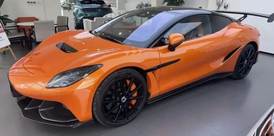 Denza Z: китайський тримоторний спорткар за $101 000 уже їде до дилерів