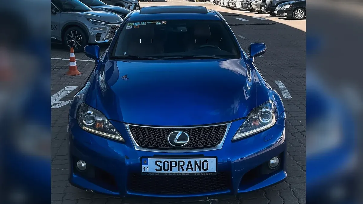 Рідкісний Lexus IS-F з V8 помітили у Києві: японська альтернатива BMW M3
