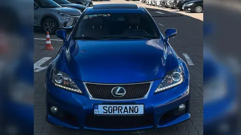 Рідкісний Lexus IS-F з V8 помітили у Києві: японська альтернатива BMW M3