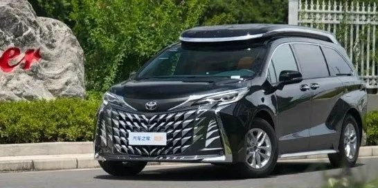 Toyota Sienna отримала люксову версію від Lorinser