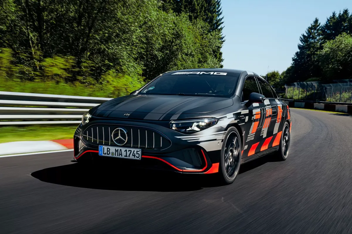Електроседани Mercedes-AMG CLA 45: 7:32 на Нюрбургрингу