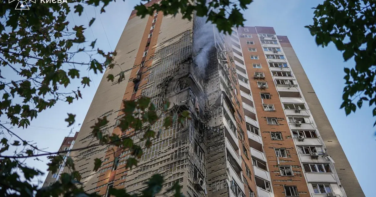 Удар по висотці в Києві: що відомо про руйнування та врятованих