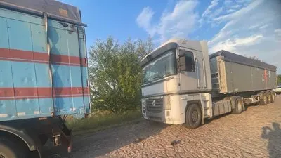 Смертельна ДТП на Вінниччині: хлопця затиснуло між двома Renault Magnum