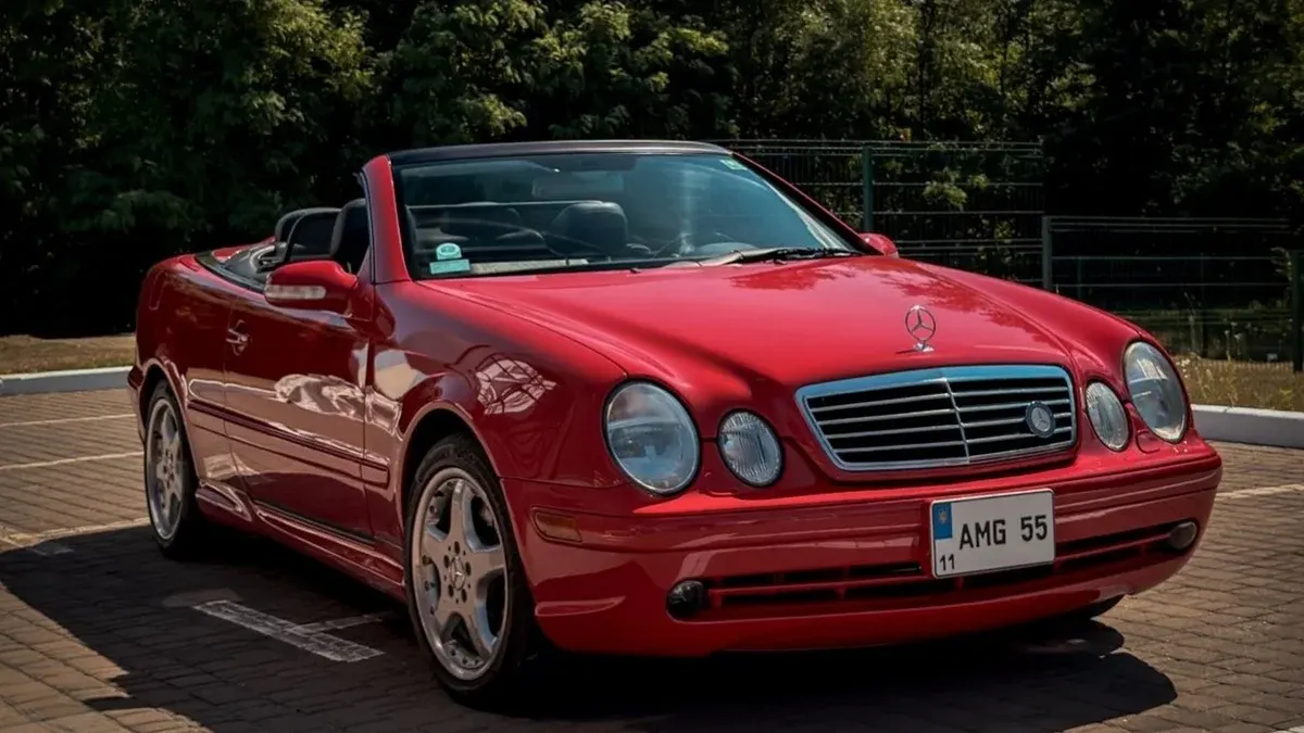 Рідкісний Mercedes CLK 55 AMG помітили в Україні: всього 1432 кабріолети