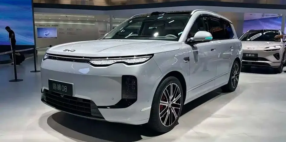 Китайський авторинок просів на 24%, а експорт зріс на 78%