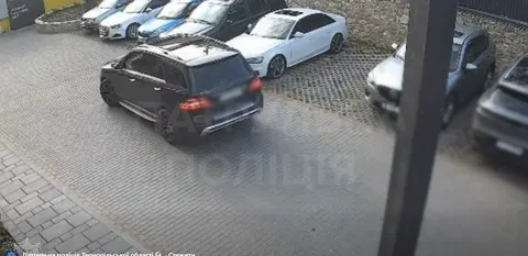 У Тернополі водій Mercedes врізався в Mazda та втік, але очевидець усе бачив