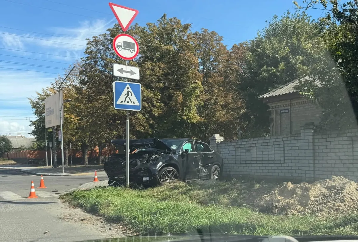 BMW X5 та Mercedes GLE не розминулися у Черкасах: деталі ДТП