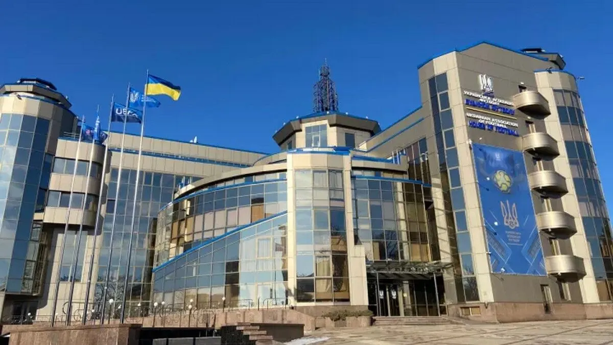 BMW врізався у кафе в Києві: за кермом був ексбоксер Островський