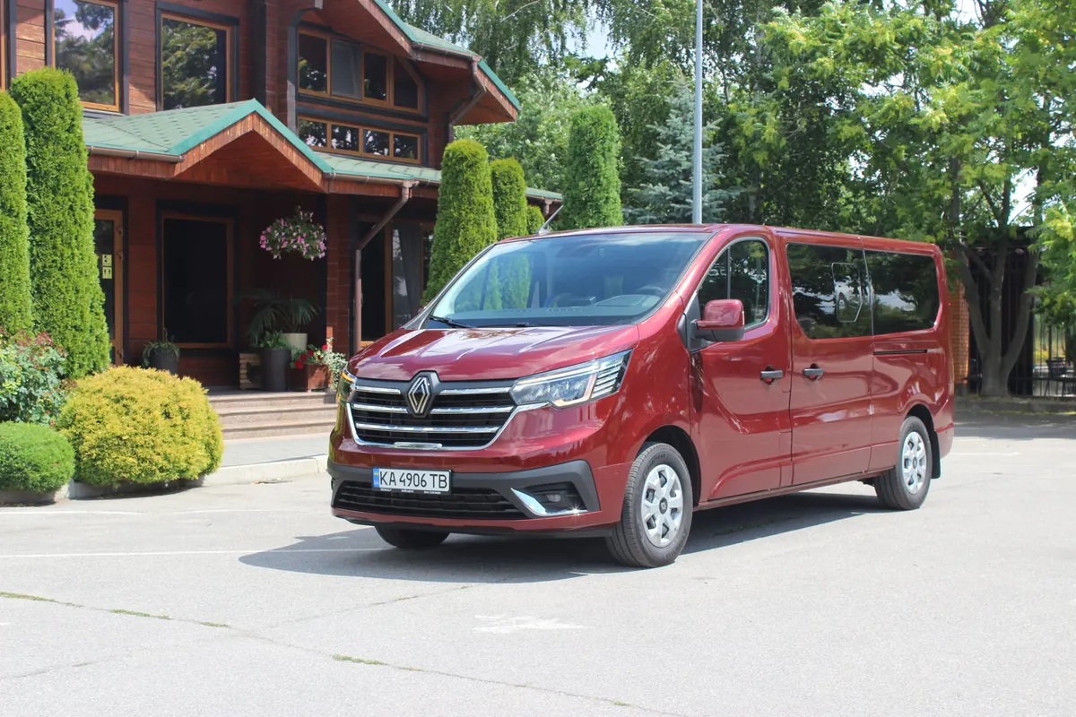Renault Trafic: високий, місткий і дуже економний