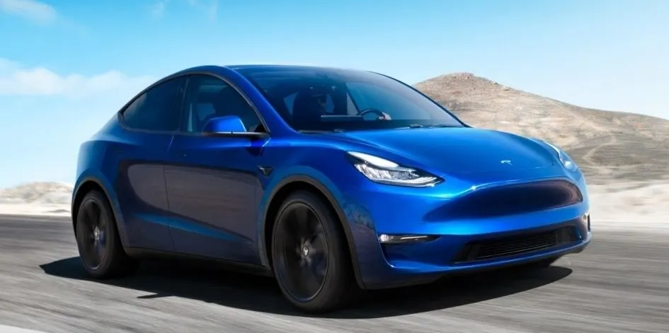 Tesla відкликає 20 349 авто через надто яскраві фари
