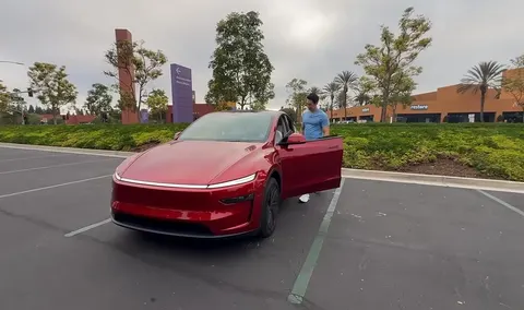 Приховані функції Tesla: що вміють електрокари, але власники не знають