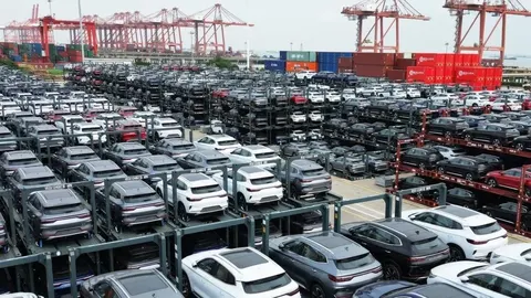Китайський автопром: 542 прем'єри за пів року, але продажі падають