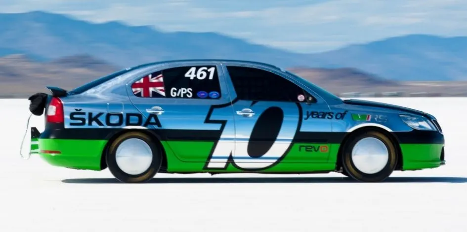 Skoda показала рекордну Octavia: 367 км/год і 630 сил