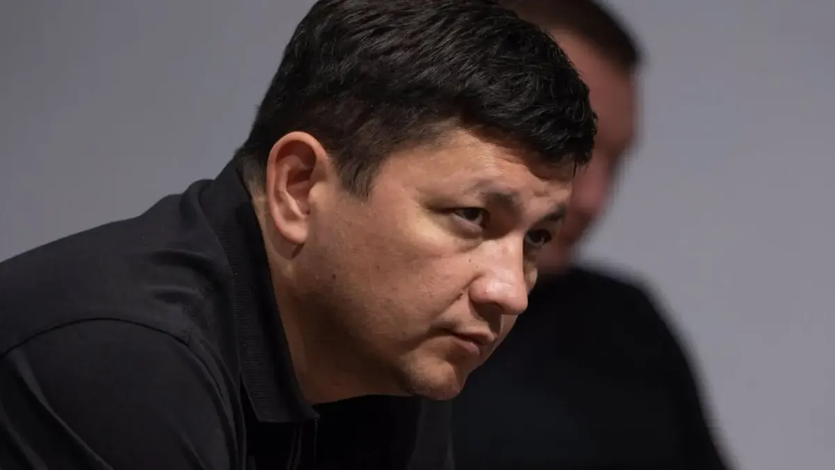 Кім «забув» про квартиру в «Липках», паркомісце та авто обох дружин — розслідування