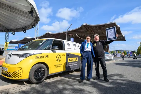 VW ID. Buzz проїхав 99 767 км через 92 країни — і потрапив у Книгу Гіннеса