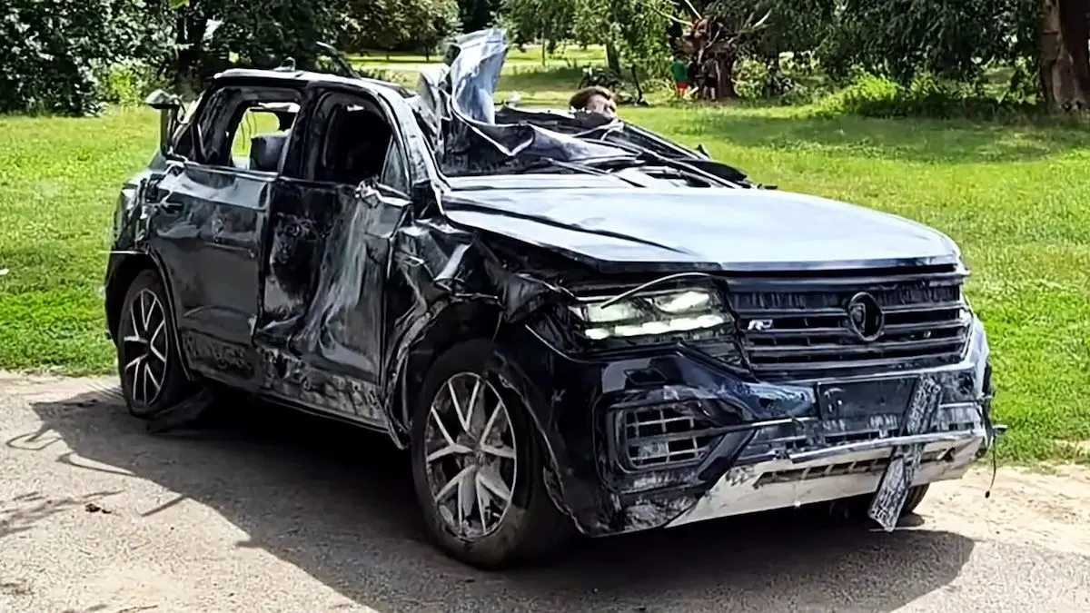 Живучий Touareg і Zeekr: які авто їдуть після ракетних ударів