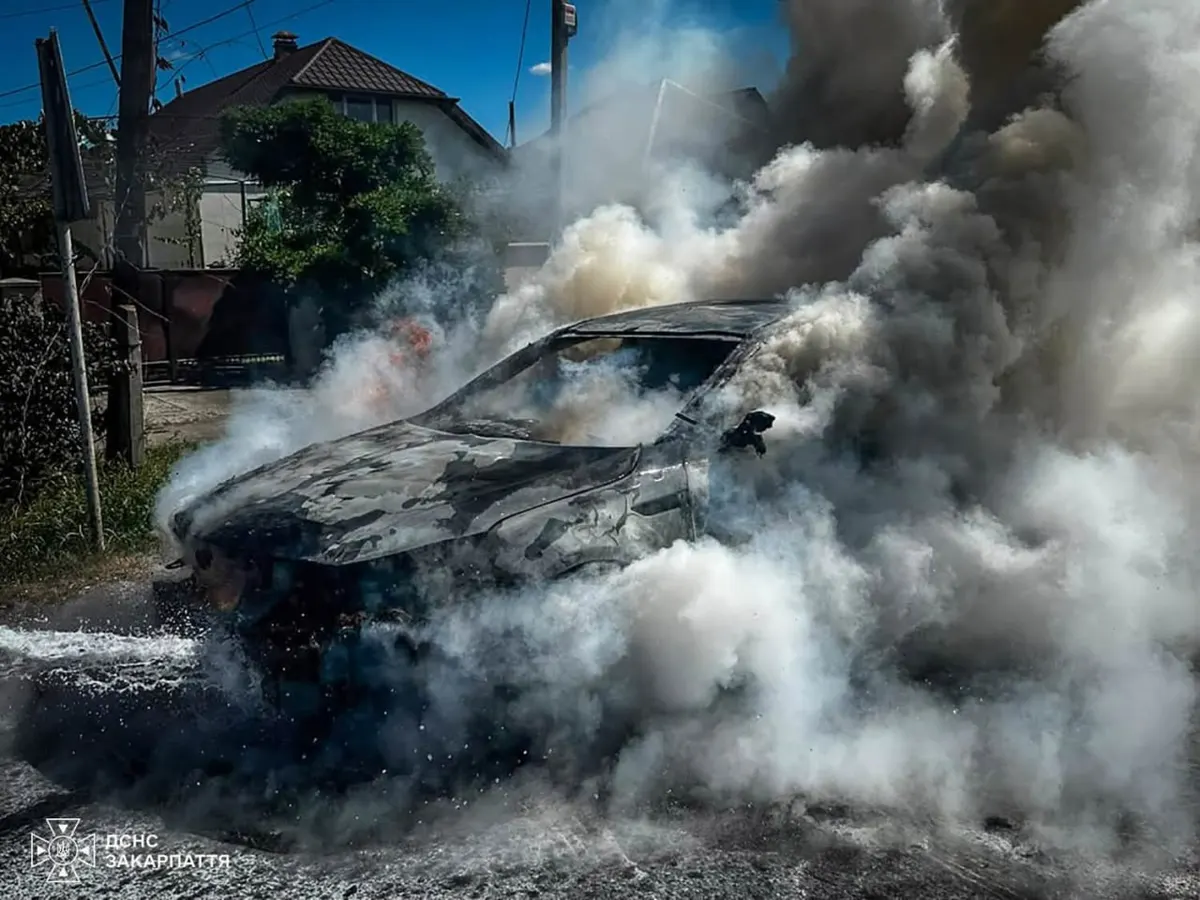 KIA Optima згоріла на ходу на Ужгородщині: деталі інциденту