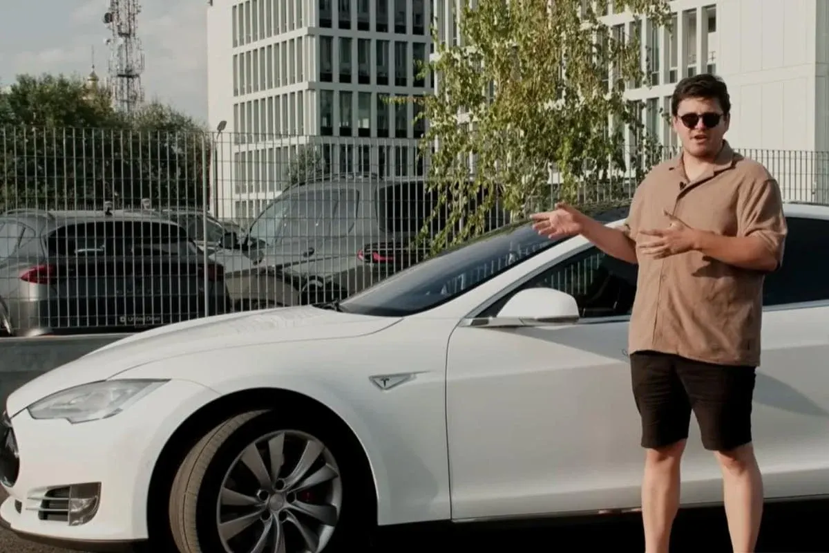 Tesla Model S 2015 року: електрокар із пробігом 257 000 км досі вражає