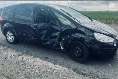Під Рівним Ford врізався у вантажівку: водій був напідпитку і без прав