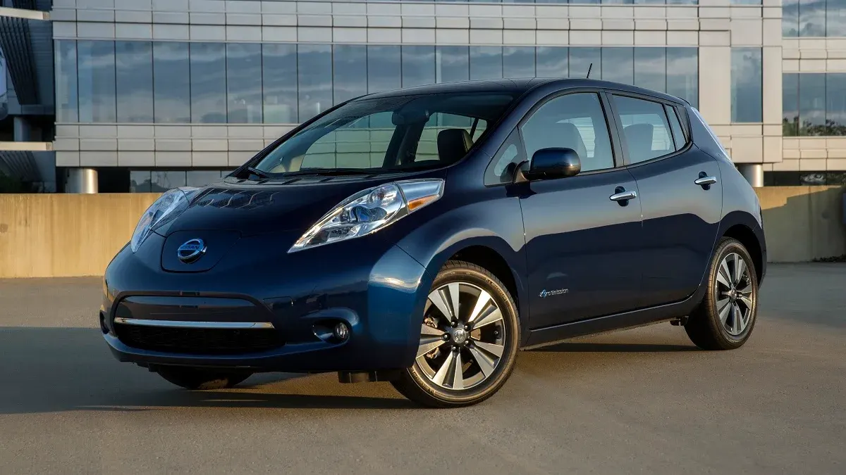 Три епохи електромобілів в Україні: від Nissan Leaf до Tesla та BYD