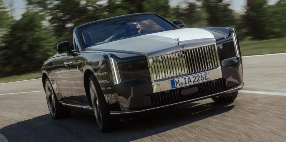 Rolls-Royce тестує електричний кабріолет Nightingale: 350 тижнів випробувань