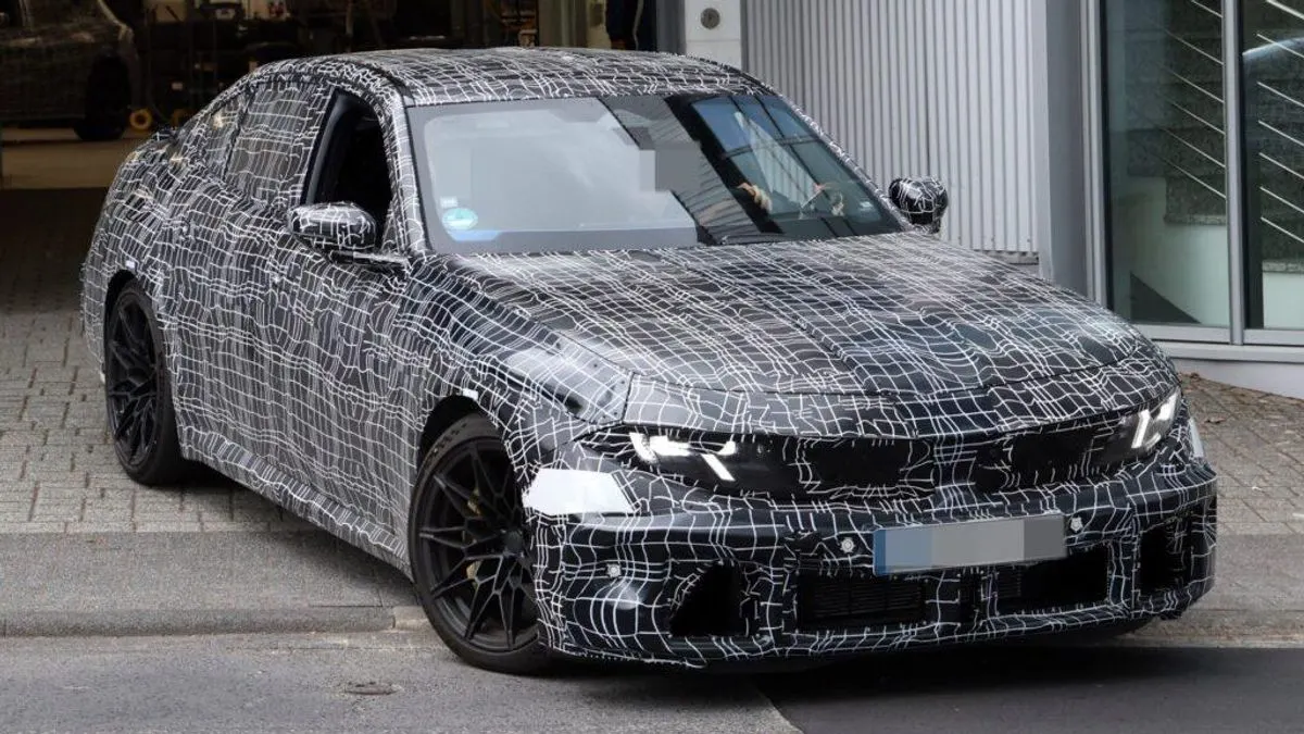 BMW готує дві M3: бензинову класику з S58 та електричну на Neue Klasse