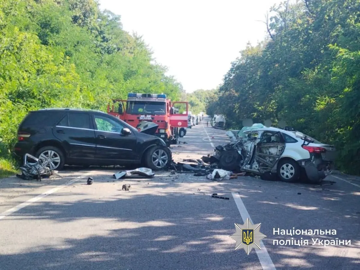 Смертельна ДТП на трасі Р-08 під Брацлавом: зіткнулися Ford та Mercedes