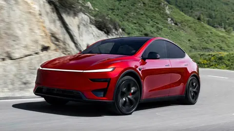 Tesla Model Y обійшла Toyota Corolla і стала світовим бестселером