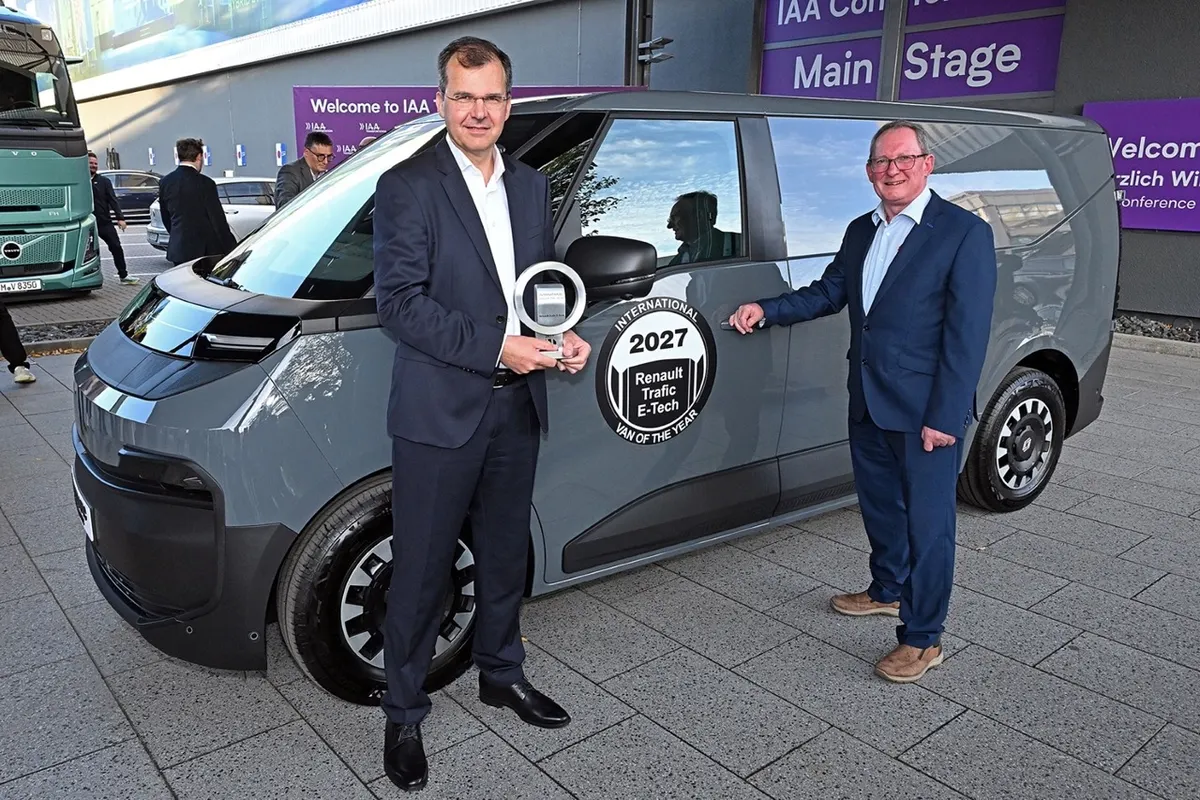 Renault Trafic E-Tech: 800 вольтів і титул фургона року 2027