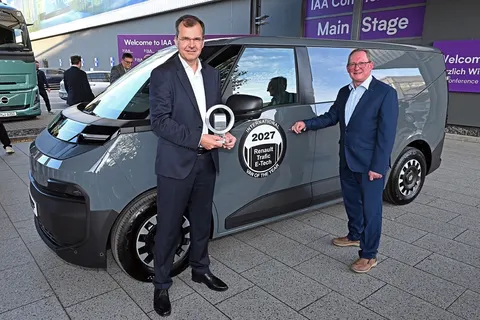 Renault Trafic E-Tech: 800 вольтів і титул фургона року 2027