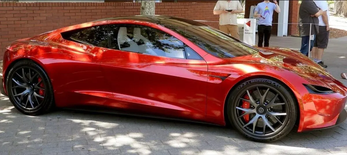 Tesla назвала дату прем'єри нового Roadster: 1 жовтня
