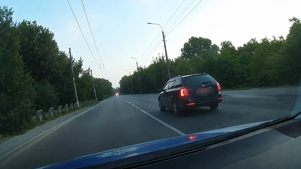 У Луцьку патрульні відкрили вогонь по колесах Skoda, щоб зупинити порушника