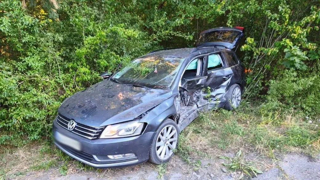 На трасі Київ–Чоп зіткнулися ВАЗ і Volkswagen: троє травмованих