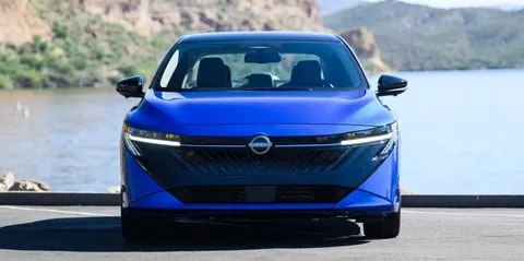 Nissan Sentra 2027: оновлений варіатор, Qi2 та версія Midnight Edition