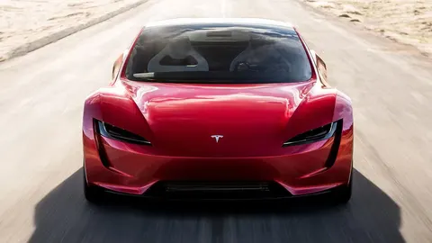 Tesla може показати "літаючий" Roadster уже цього місяця