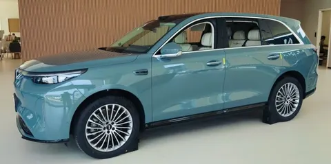 Great Wall показав преміальний сімейний кросовер Wey V8X