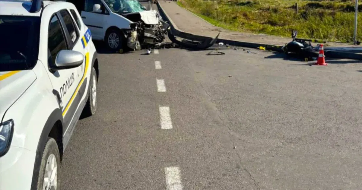 На Івано-Франківщині Volkswagen Caddy не поступився Husqvarna: мотоцикліст загинув