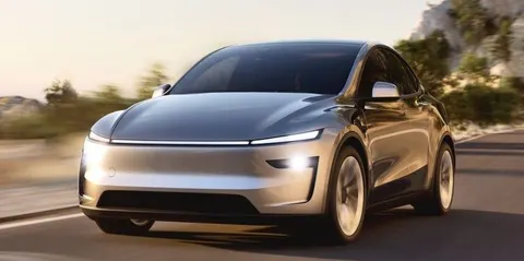 Tesla вмикає ACE: електроніка може перехопити кермо навіть у ручному режимі