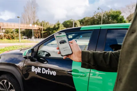 Bolt Drive запускає каршерінг у Варшаві: 500 Toyota на гібридах