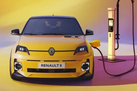 Renault 5 E-Tech: більше кілометрів, нова базова версія та стиль Clio Williams