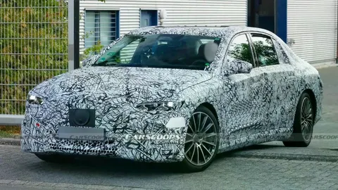 Електричний Mercedes E-Class 2026: шпигуни розкрили деталі та запас ходу