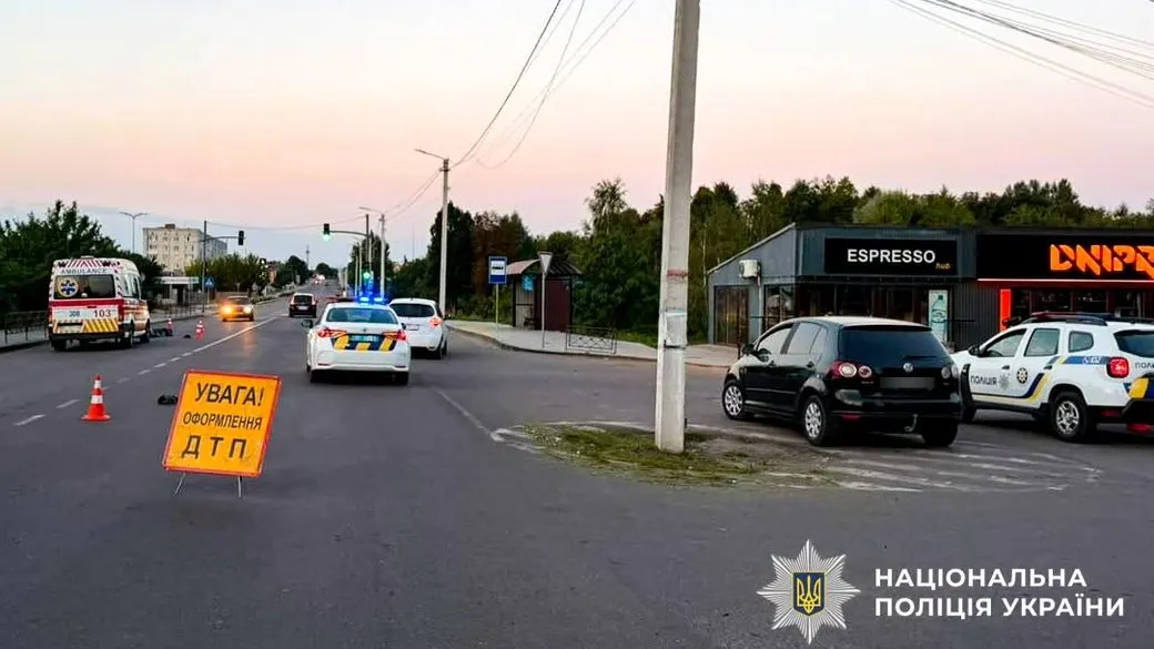 Смертельна ДТП у Дубні: електрокар збив пішохода, який перебігав дорогу