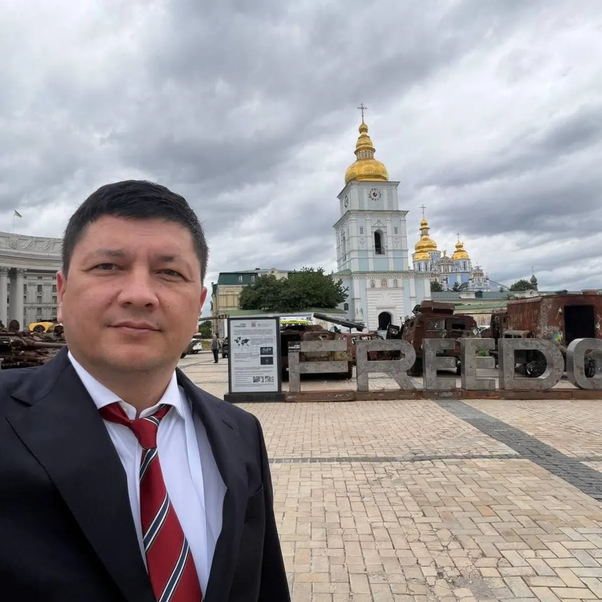 Квартира в «Новопечерських липках» і 18 тисяч гектарів: що знайшли журналісти про активи Кіма
