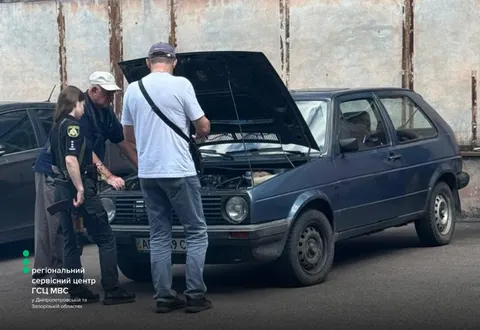 Підроблений номер двигуна: на Дніпропетровщині зупинили перереєстрацію авто