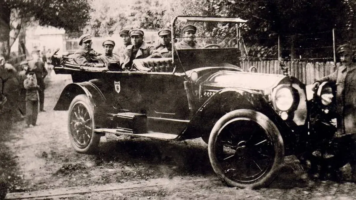 Packard Twin Six: розкішне авто Євгена Коновальця показали на фото