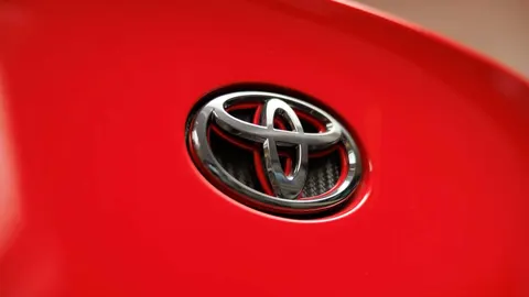 Toyota збирається випустити перший EREV: бензиновий мотор лише заряджатиме батарею