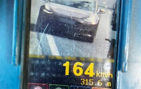 Tesla на Тернопільщині: 164 км/год у селі та штраф 17 000 грн